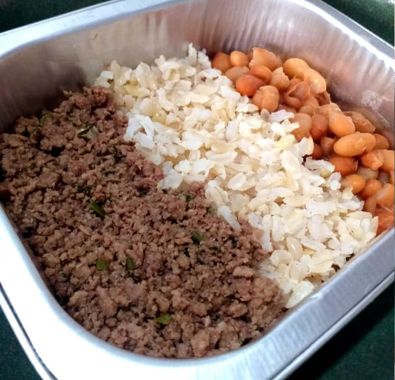 Carne moída, feijão e arroz integral