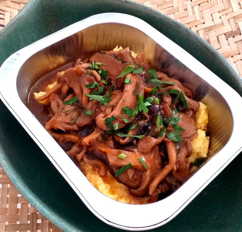 Polenta com ragu de cogumelos